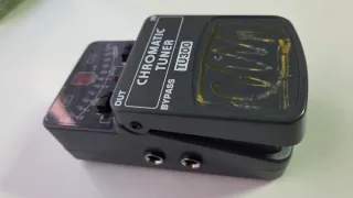 Pedal Afinador Behringer TU300 Cromático