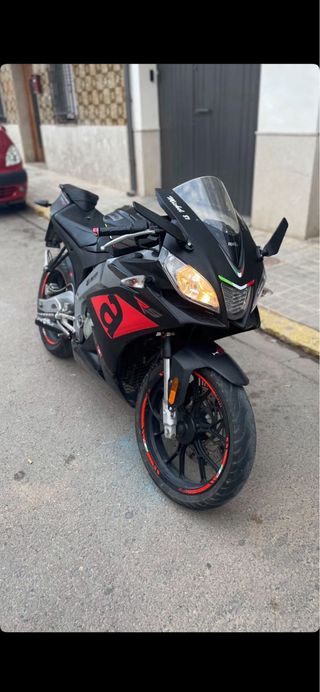 Aprilia 50cc Negra y Roja
