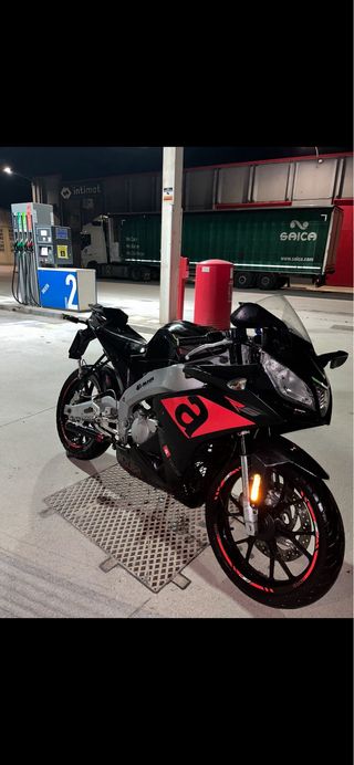 Aprilia 50cc Negra y Roja