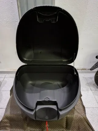 Top Case Kymco a estrenar con respaldo