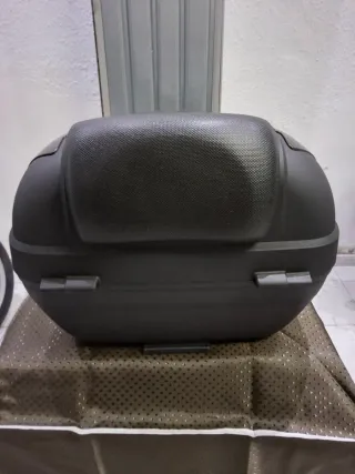 Top Case Kymco a estrenar con respaldo