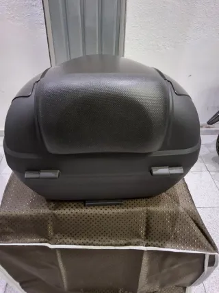 Top Case Kymco a estrenar con respaldo