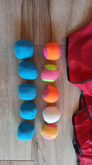 Chalecos y bolas para juegos al aire libre