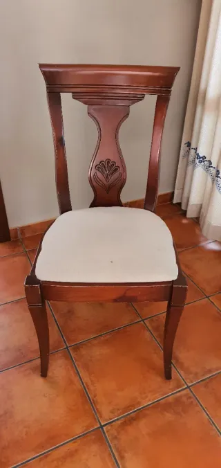 6 sillas de madera con asiento de tela