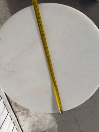 Mesita auxiliar mármol y metal dorado