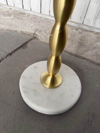 Mesita auxiliar mármol y metal dorado