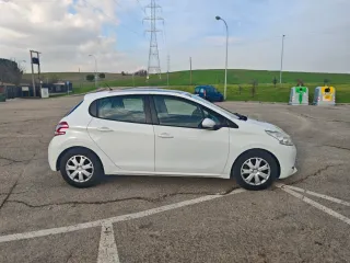 Peugeot 208 2013