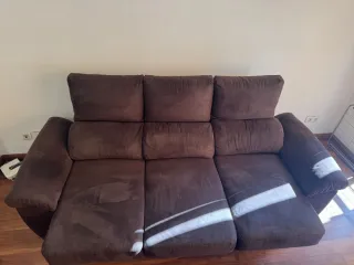 Sofá 3 plazas marrón.