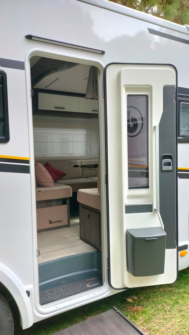 Autocaravana Benimar Tessoro 425 3 camas dobles G