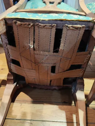 Sillas de madera tallada