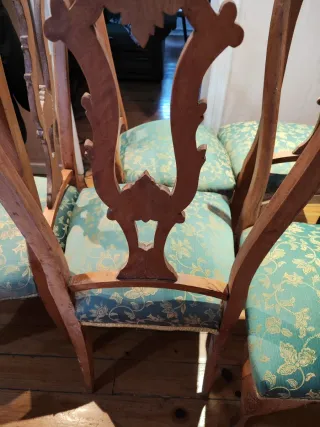 Sillas de madera tallada