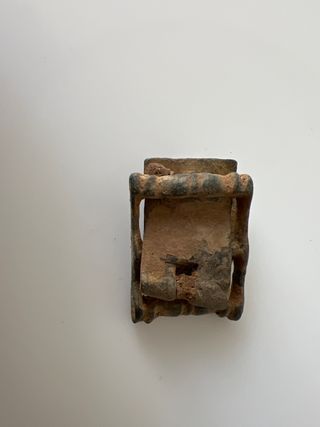 Hebilla antigua de metal