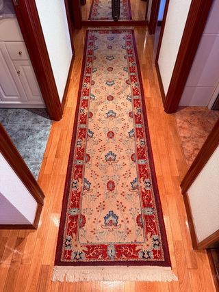 Elegante alfombra larga de lana