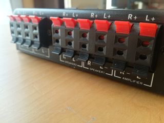 Conmutador/selector de altavoces Hama LSP-204