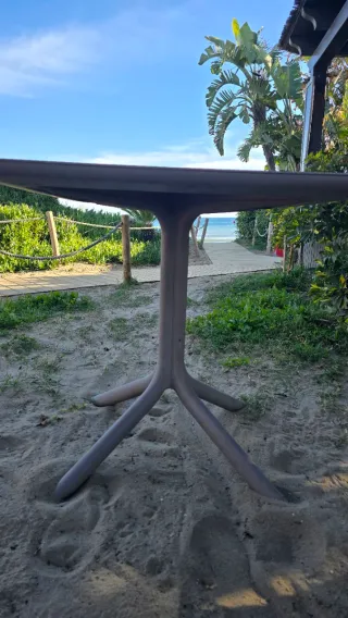 Mesas de jardín gris