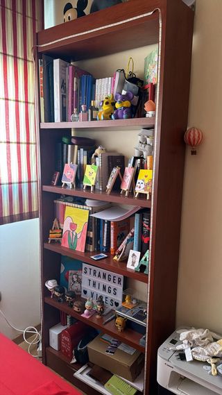 Estantería de madera maciza de cerezo