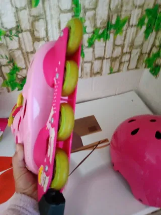 Patines en línea rosas para niña más casco