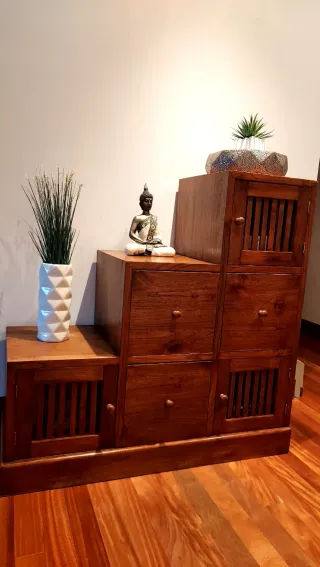 Mueble de teca escalonado
