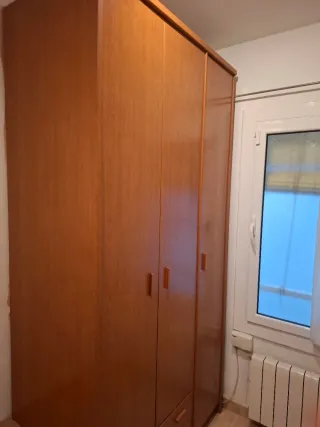 Armario puertas correderas madera