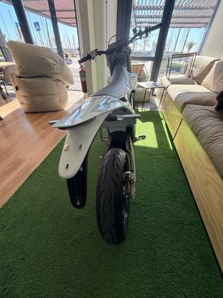 Stark Varg SM Supermoto Eléctrica – 80 CV – Snow W
