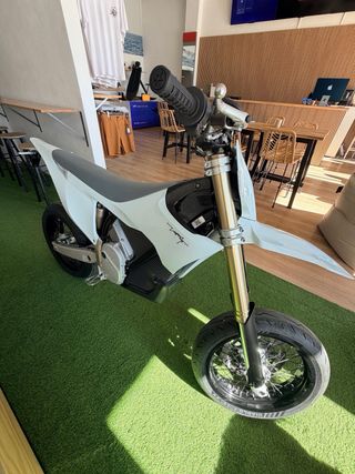 Stark Varg SM Supermoto Eléctrica – 80 CV – Snow W