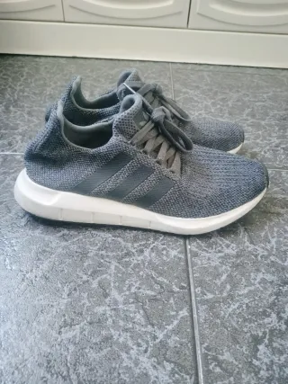 Adidas Swift Run Talla 42