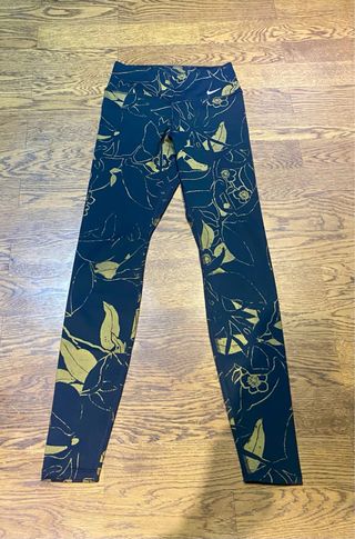Mallas Nike XS Negro y Dorado Estampado Floral
