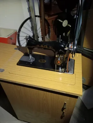 Máquina de coser antigua