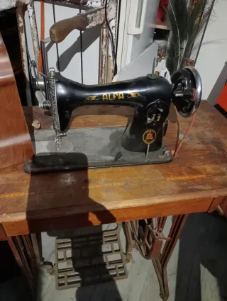 Máquina de coser antigua