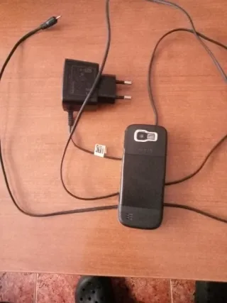 Nokia 2630 con cargador