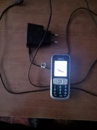 Nokia 2630 con cargador