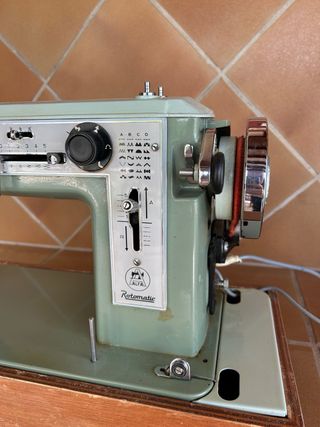 Máquina de coser Alfa vintage años 60-70