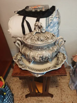 Sopera antigua con plato