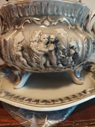 Sopera antigua con plato