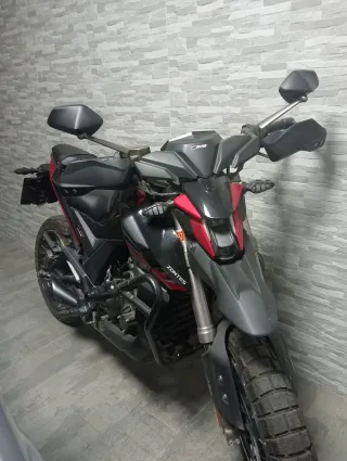 Moto Zontes Adventure Negra/Roja