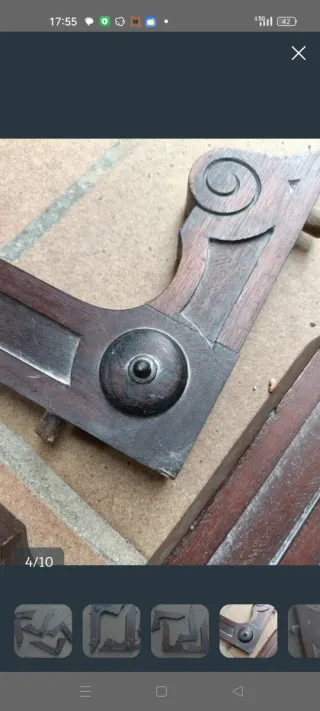 Escuadras de madera antiguas decoradas