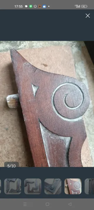 Escuadras de madera antiguas decoradas