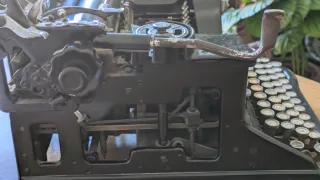 Máquina de escribir Hispano Olivetti