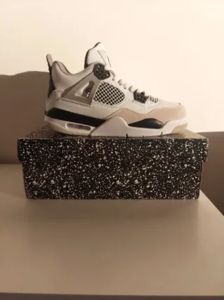 Jordan 4 Taglia 40 Grigio Bianco