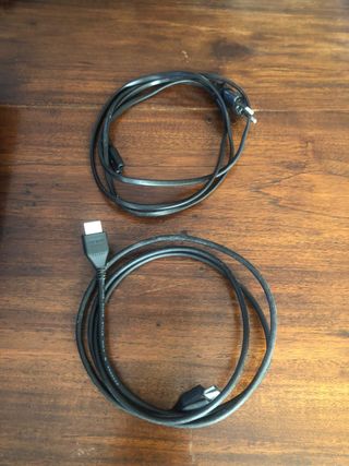 Consola PS4 Pro Sony Negra + Mando + Cables