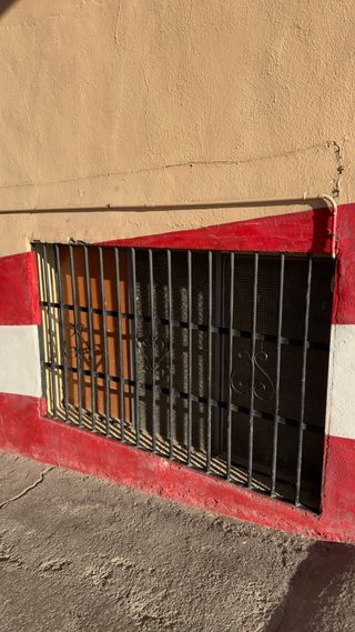 Local garaje SE ALQUILA O SE VENDE.