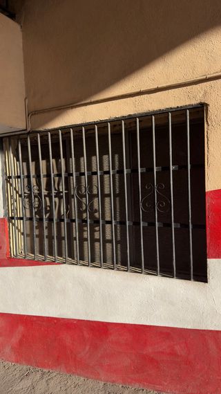 Local garaje SE ALQUILA O SE VENDE.