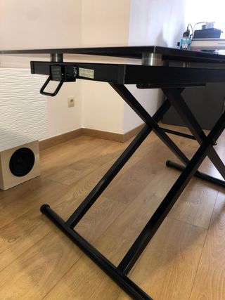 Mesa regulable en altura cristal y metal