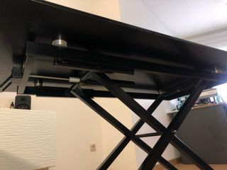 Mesa regulable en altura cristal y metal