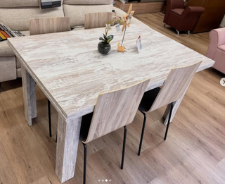 MESA EXTENSIBLE + 4 SILLAS