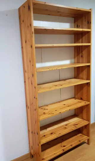 Estantería de madera