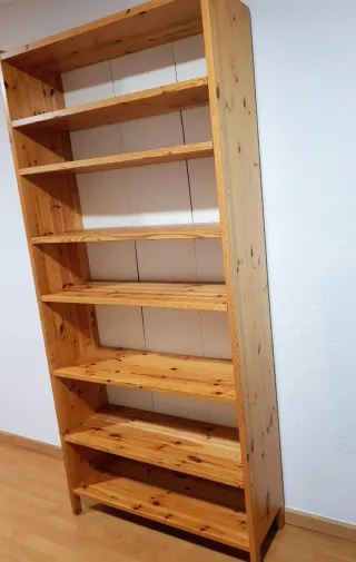 Estantería de madera