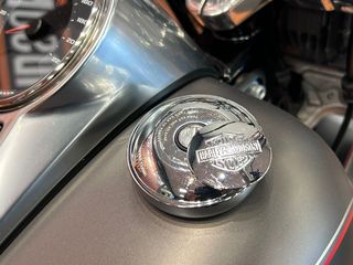 Harley-Davidson Fat Boy 107 Negra