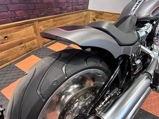 Harley-Davidson Fat Boy 107 Negra