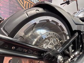 Harley-Davidson Fat Boy 107 Negra